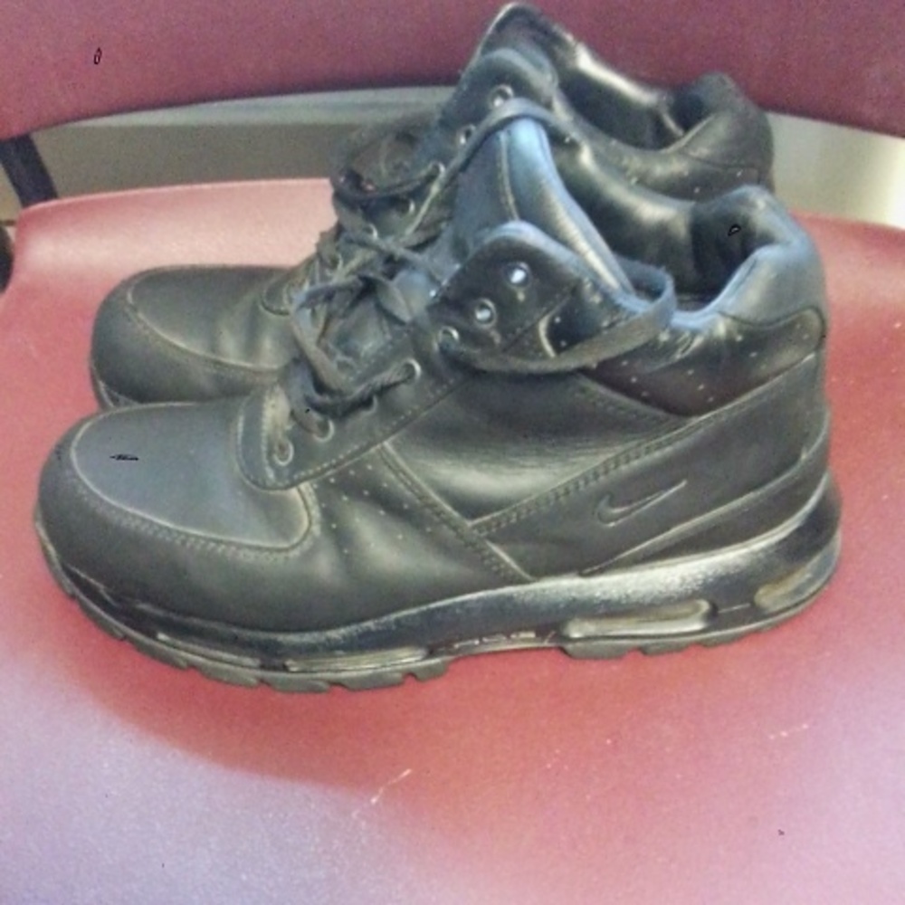 Black Nike ACG boots size 9and a half